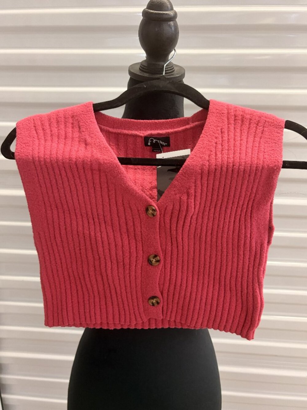 Women's Medium deep pink cropped vest sweater with buttons